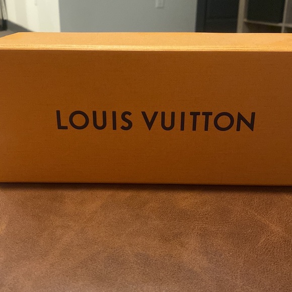 Louis Vuitton Box with Magnetic Closure - Picture 2 of 9